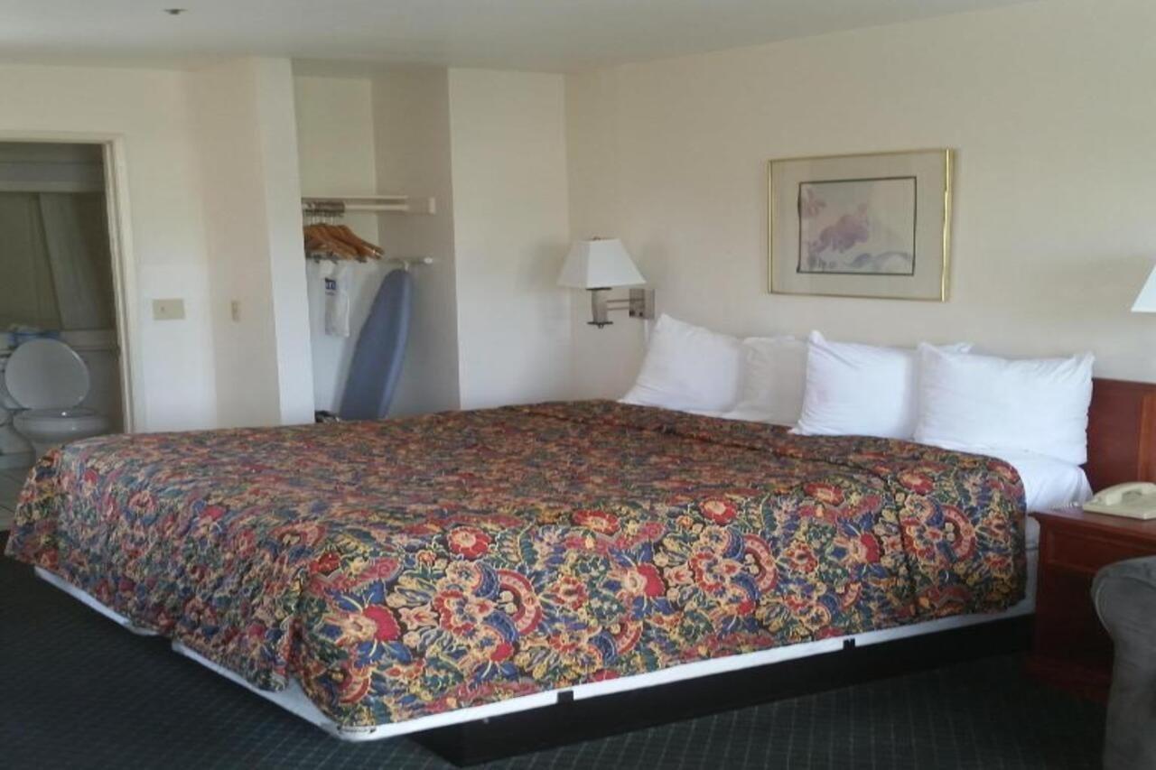 Days Inn by Wyndham Orange Anaheim Exterior foto