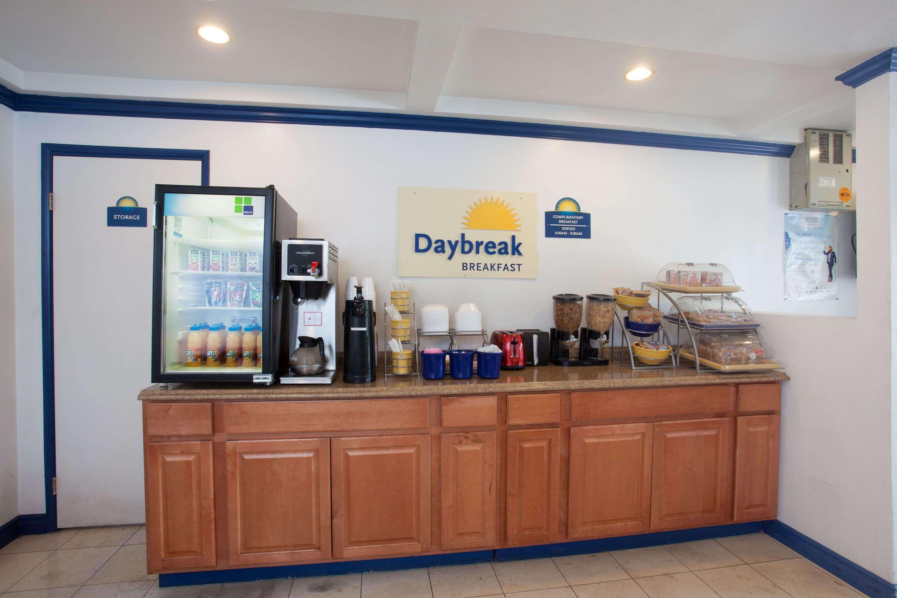 Days Inn by Wyndham Orange Anaheim Exterior foto
