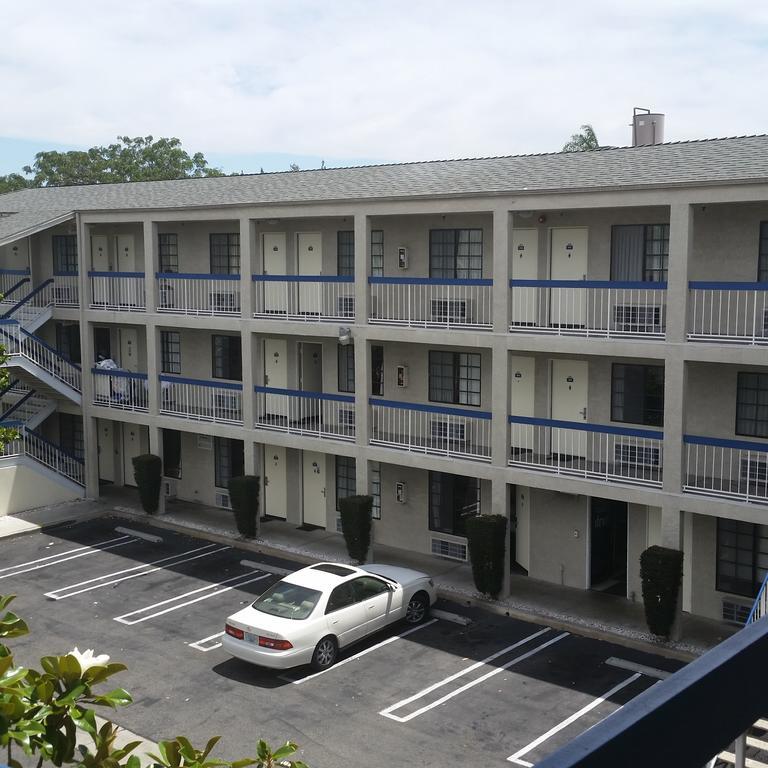 Days Inn by Wyndham Orange Anaheim Exterior foto
