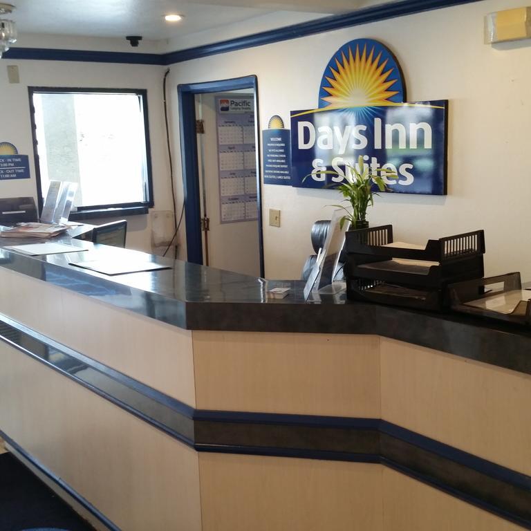 Days Inn by Wyndham Orange Anaheim Exterior foto